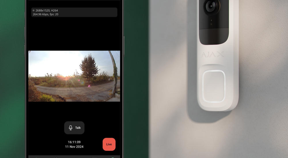 Lifestyle – Ajax DoorBell-app-white Interphone vidéo Doorbell Ajax – sonnette connectée avec reconnaissance IA et micro